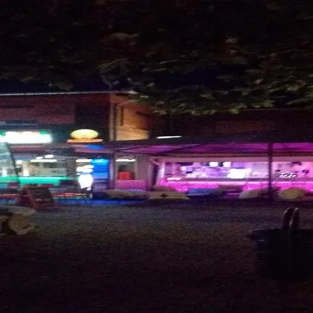 Alloggio in famiglia Aranypart Plazs Korzo Apartman *