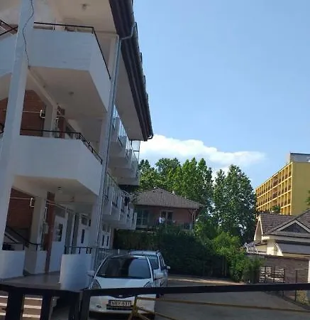 Alloggio in famiglia Aranypart Plazs Korzo Apartman *